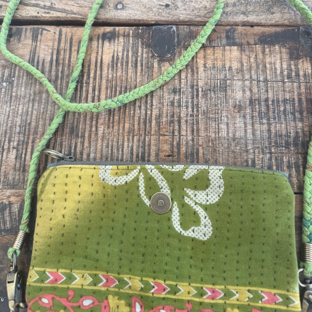 Sari Bari unique,green crossbody. - Picture 2 of 12